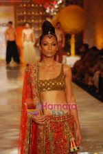 Model walks the ramp for Manish Malhotra Show on day 1 of HDIL on 6th Oct 2010 (30).JPG